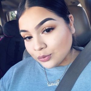 Meet your Posher, Cynthia